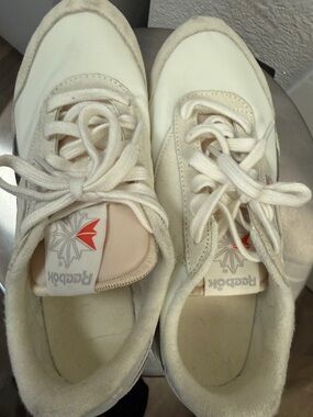 Reebok Off-White/Tan Low-Top Lace Sneakers